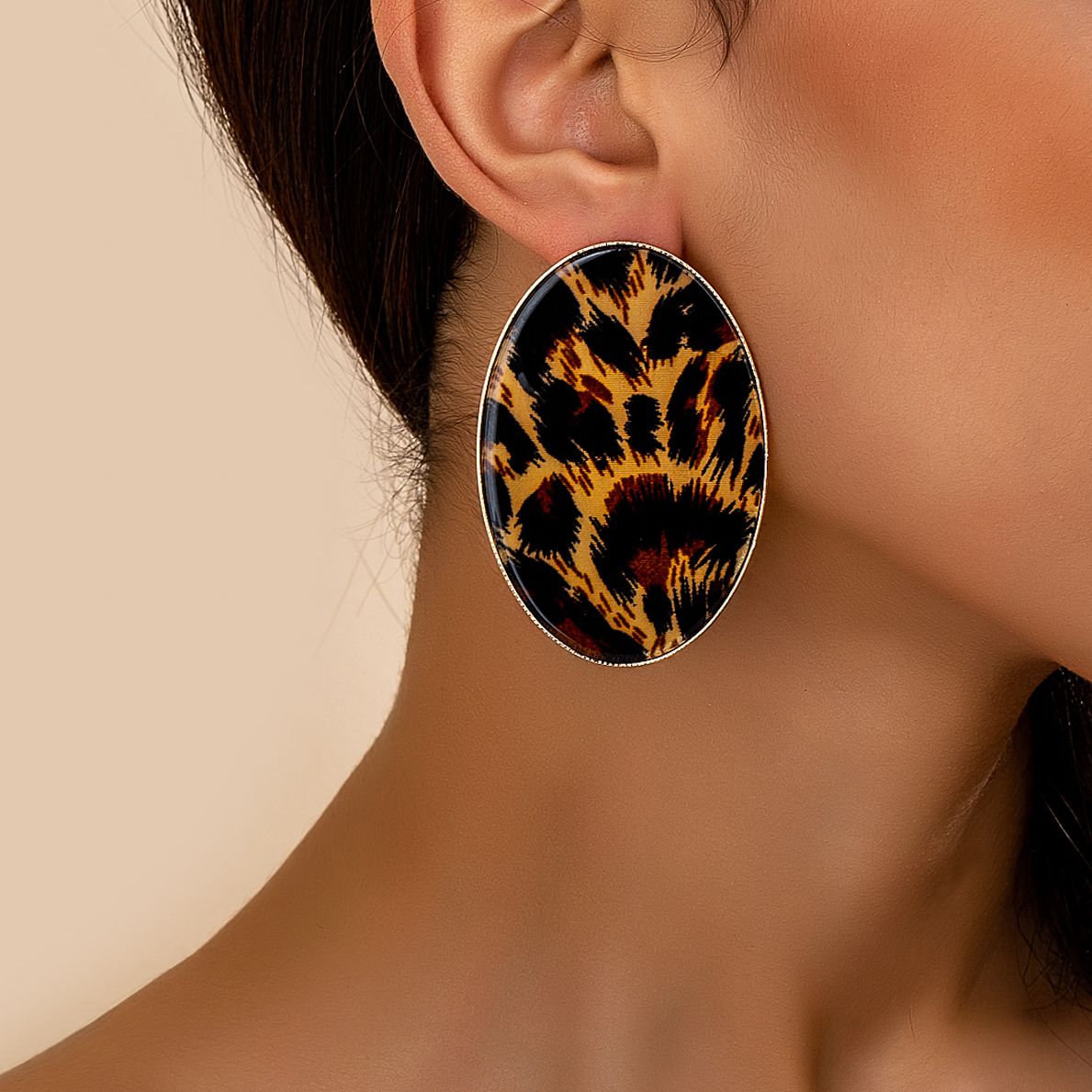 Vintage Fashion Illustrations - Sepasang Anting Wanita, Anting Oval Motif
