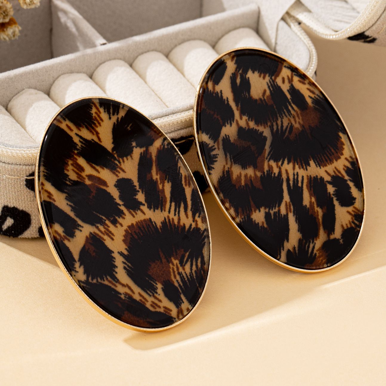 Sepasang Anting Wanita, Anting - Vintage Fashion Illustrations ulasan dan harga